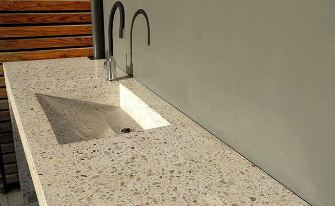 Letna kuhinja - poliran beton